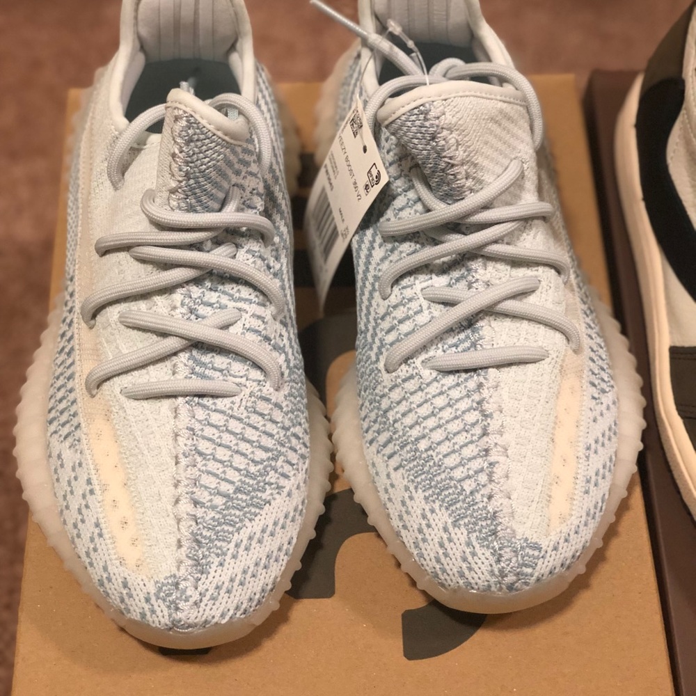 Yeezy 350 cloud size 4